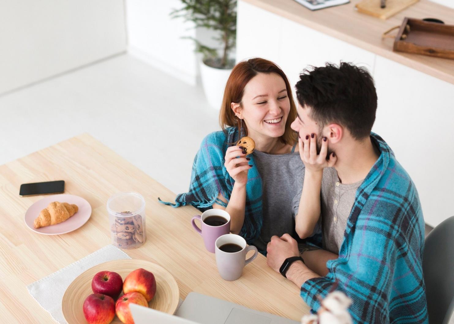 Famiglia che ha raggiunto un nuovo equilibrio nelle responsabilità quotidiane